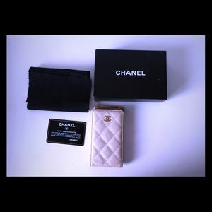 Authentic Chanel pearly phone case caviar rare